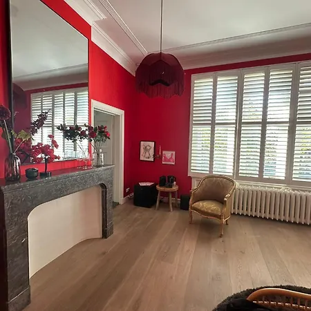 Romantic Rouge - With Round Bath