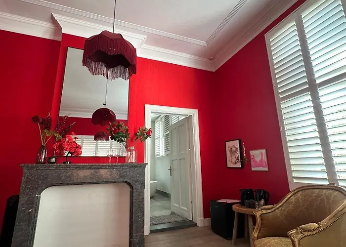 酒店 Romantic Rouge - With Round Bath 海牙