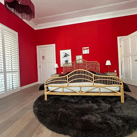 Отель Romantic Rouge - With Round Bath