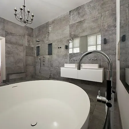 Romantic Rouge - With Round Bath 3* Haga