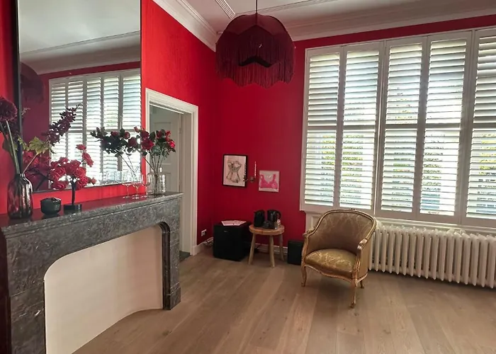 Romantic Rouge - With Round Bath