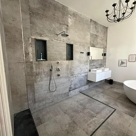 Romantic Rouge - With Round Bath Hotel 3*